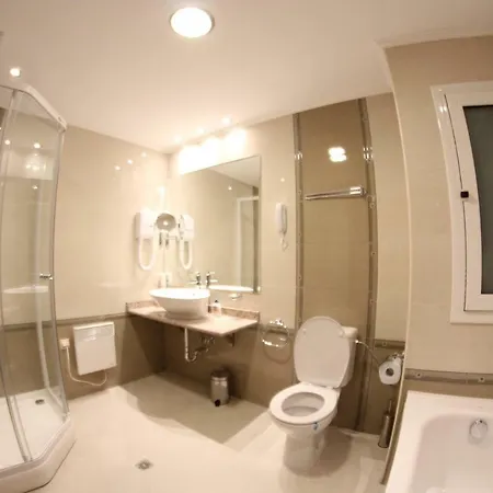 Ξενοδοχείο με διαμερίσματα Downtown 3*